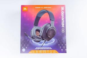 Наушники JBL Проводная игровая гарнитура с накладными наушниками и съемным микрофоном Quantum 100