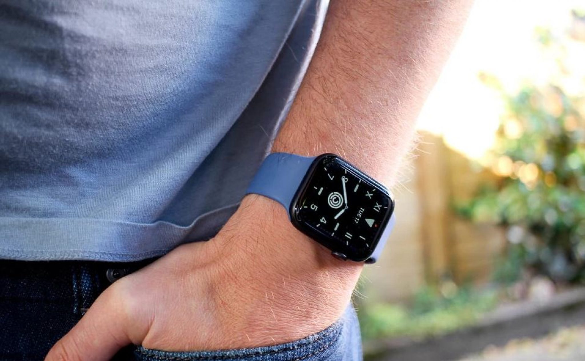Сравнение Apple Watch Series 5 и Xiaomi Mi Watch